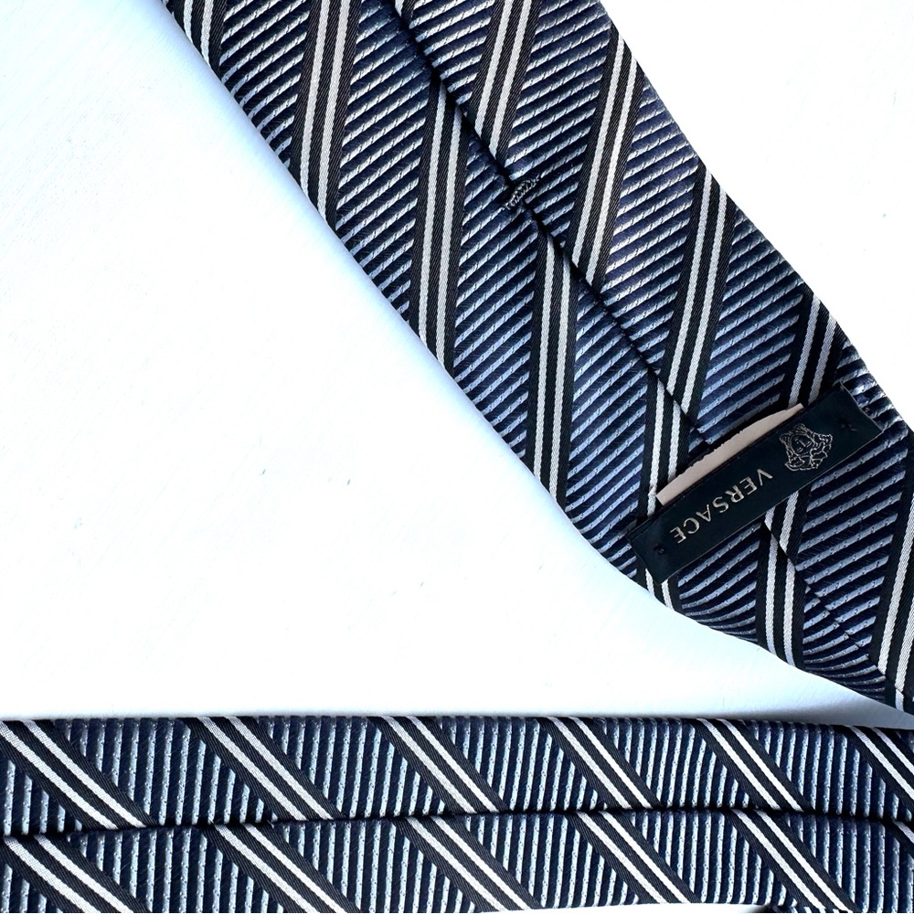 Versace tie (authentic) - Picture 3 of 4